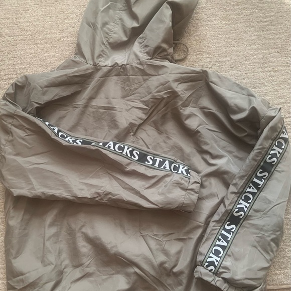 Windbreaker Half-zip Jacket - Picture 4 of 4